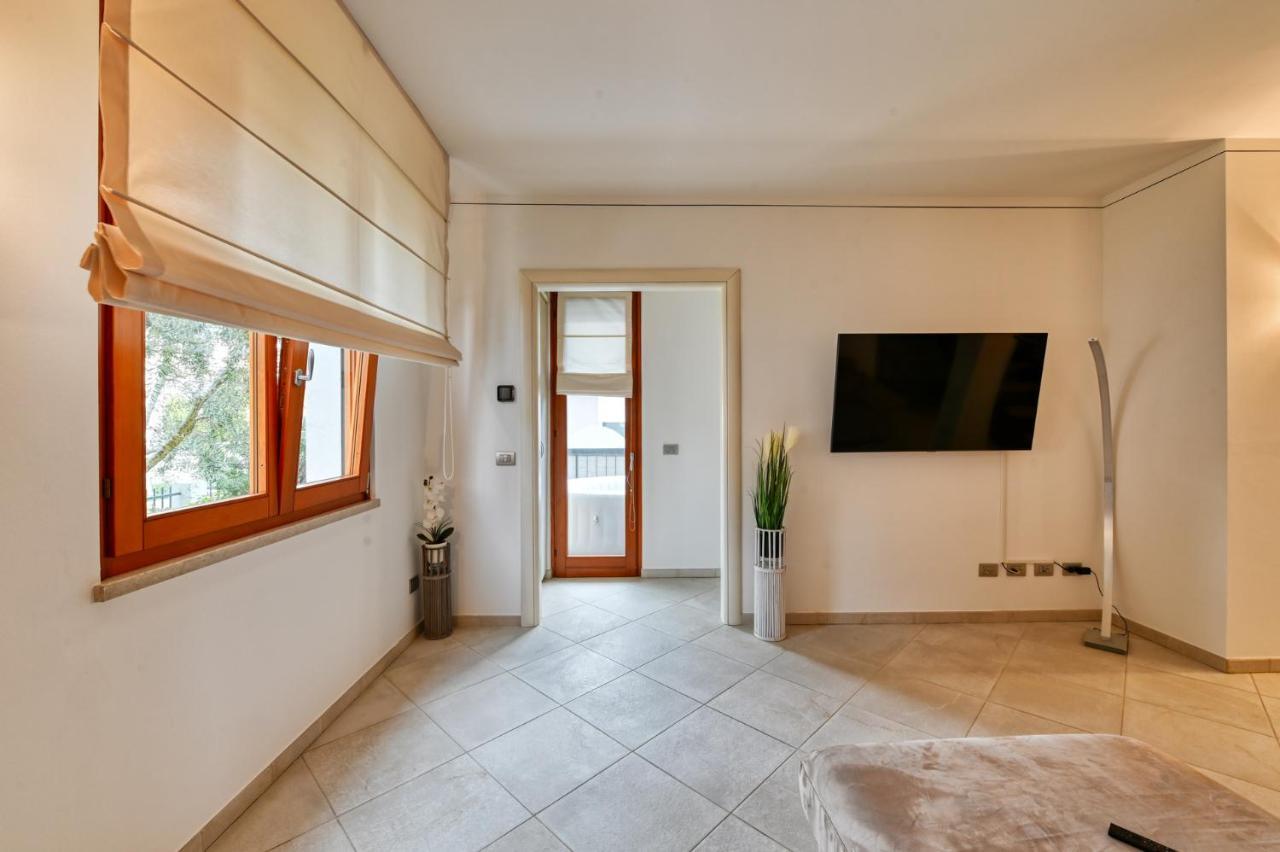 Pearl House - Sirmione Holiday - Jacuzzi Privata Exterior foto